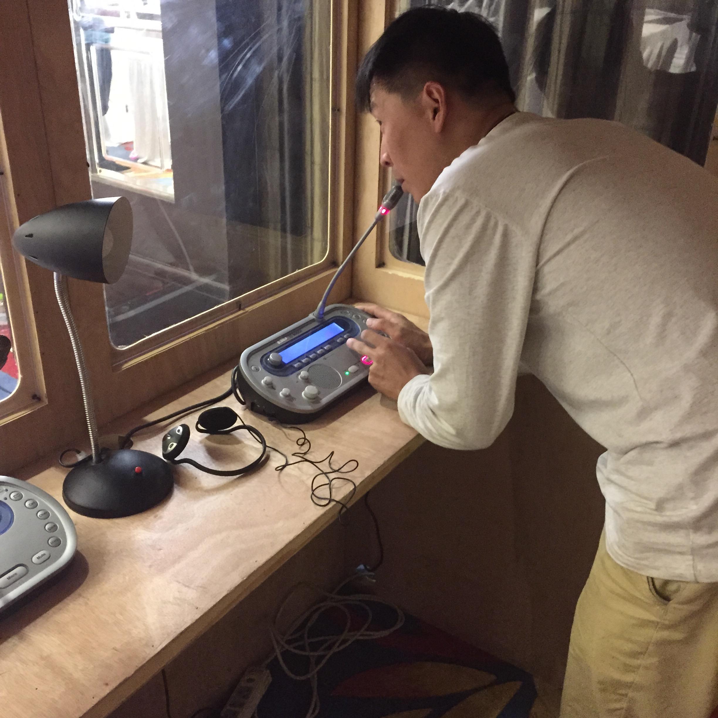 專業(yè)的英語(yǔ)同聲傳譯收費(fèi)是多少？按什么收費(fèi)？