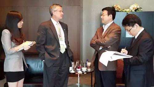 商務陪同翻譯每天費用多少？不足一天如何算費用？